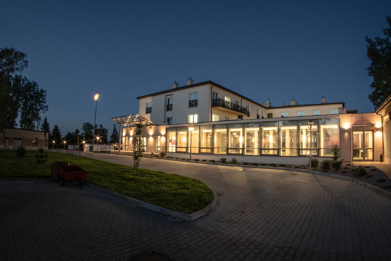 Hotel Radocza Park Business Экстерьер фото